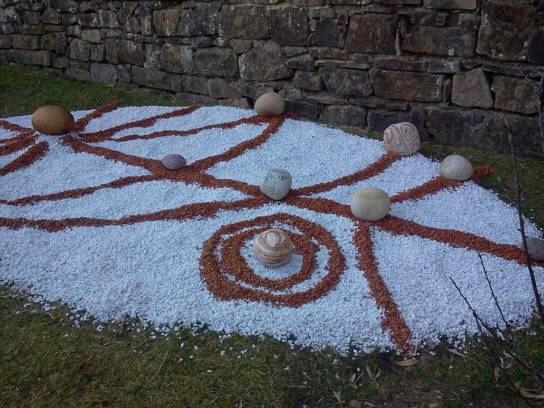 ZEN Garden:Planets,grid Carrara white and Verona red